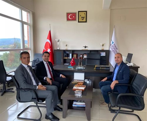 Kaymakamımız Sayın Tarık Buğra SEYHAN, Almus Meslek Yüksekokulu Müdürü Profesör Doktor Fatih POLAT'ı ziyaret etti.