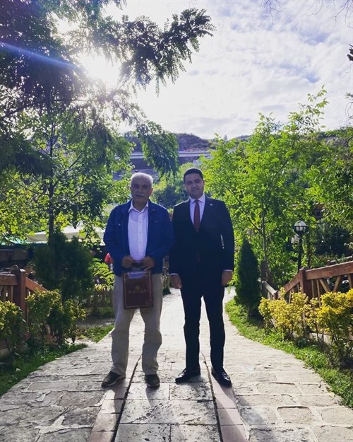 Kaymakamımız Sayın Tarık Buğra SEYHAN, 55. Hükümet dönemi Devlet Bakanımız Sayın Metin GÜRDERE'yi ziyaret etti.